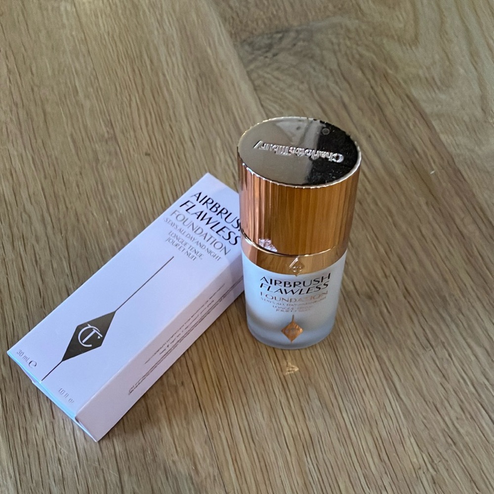 Charlotte Tilbury Airbrush Flawless Foundation #4 Neutral
